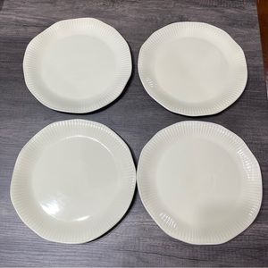 4 X ceramic dinner plates